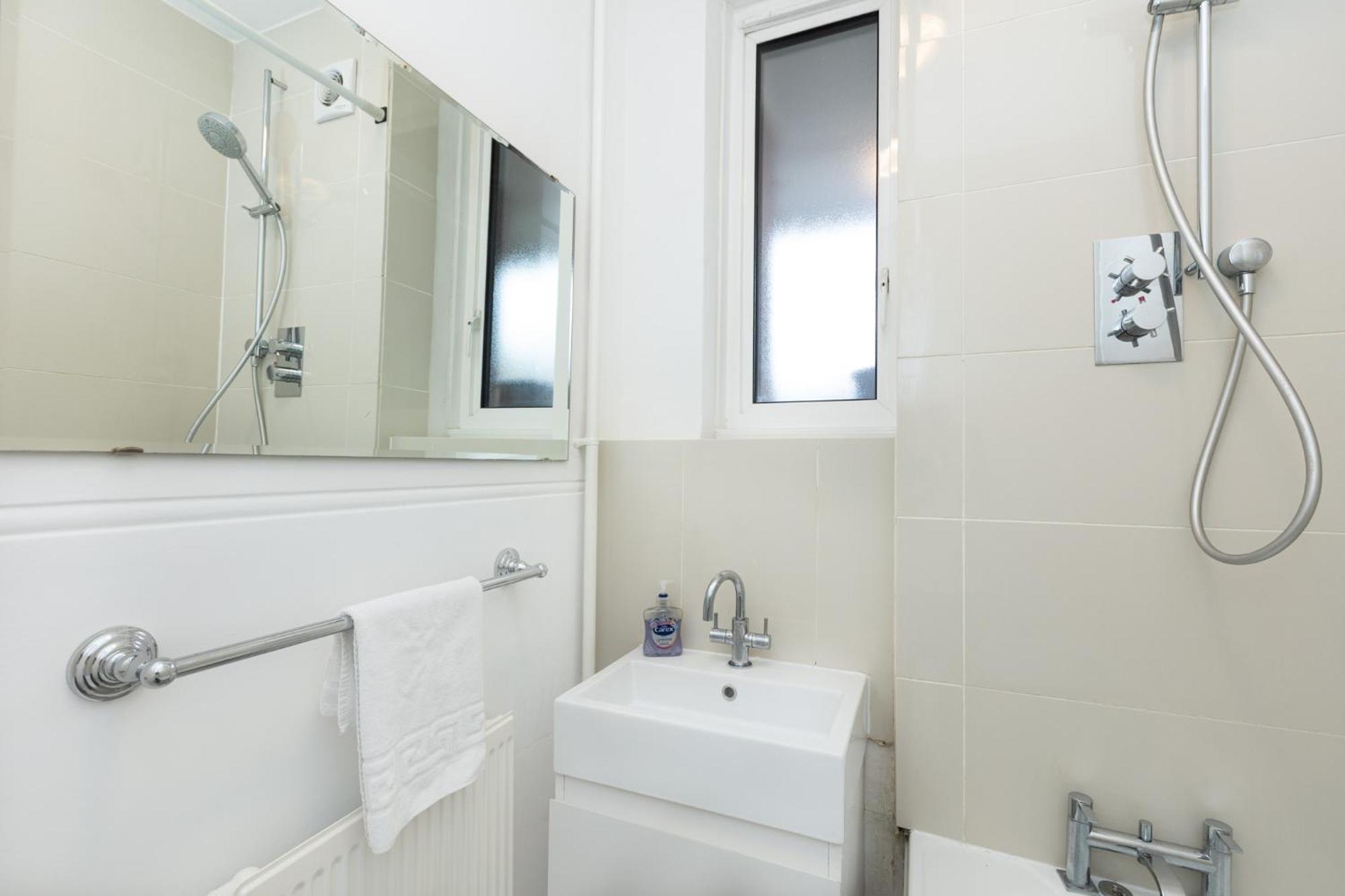 Bright Modern 1 Bedroom Flat, 5 Min To Vauxhall St Лондон Екстериор снимка