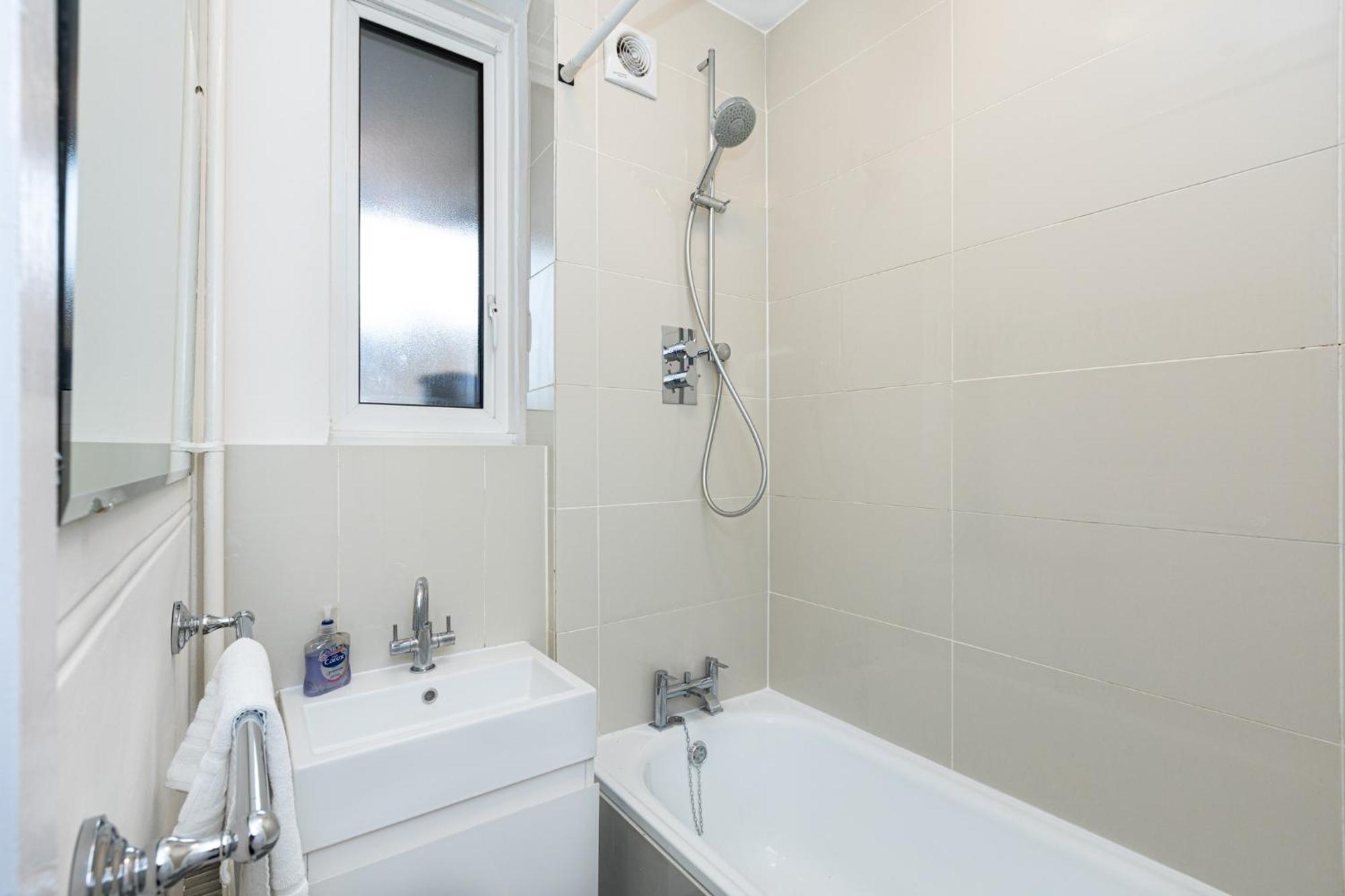 Bright Modern 1 Bedroom Flat, 5 Min To Vauxhall St Лондон Екстериор снимка